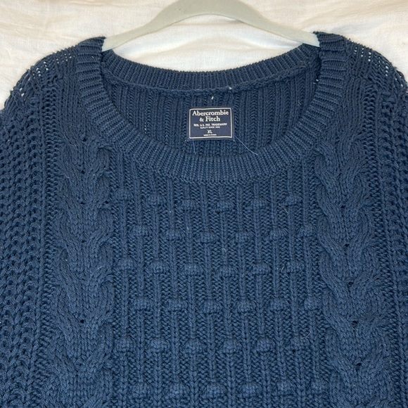 Abercrombie and Finch oversized navy knit sweater - Picture 2 of 6
